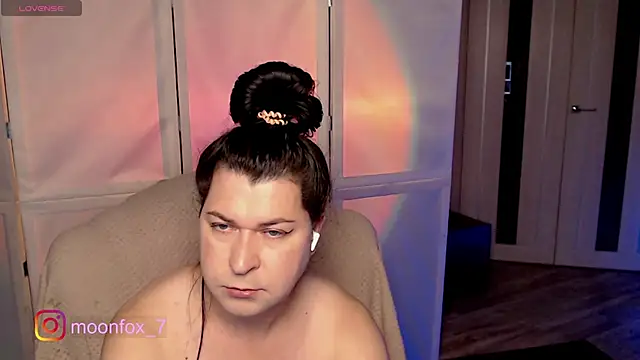 Snapshot of micromouse_mo chatting on 10/26/25, 09:42 micromouse mo online show from 10/26/25, 09:42