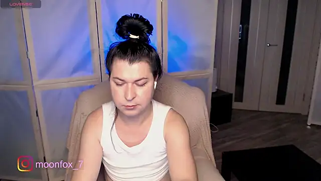 Snapshot of micromouse_mo chatting on 11/30/25, 09:19 micromouse mo online show from 11/30/25, 09:19