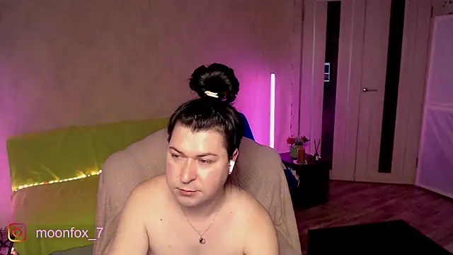 Snapshot of micromouse_mo chatting on 02/27/26, 12:43 micromouse mo online show from 02/27/26, 12:43