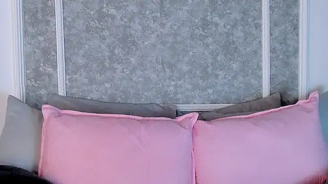  victoriaa  lois online show from 12/18/25, 08:15