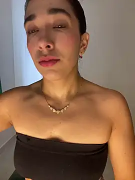 Snapshot of SabrinaEvanss_ chatting on 05/05/26, 12:02 SabrinaEvanss online show from 05/05/26, 12:02