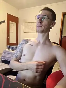 Snapshot of SweetGoodBoy22 chatting on 11/16/25, 10:59 SweetGoodBoy22 online show from 11/16/25, 10:59