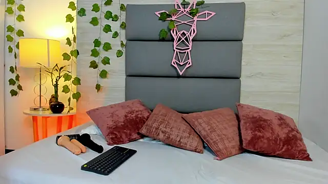 MarianaMiller1 online show from 10/21/25, 03:51