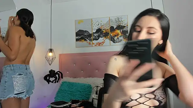 Snapshot of kiara_and_christy chatting on 10/18/25, 12:17 kiara and christy online show from 10/18/25, 12:17