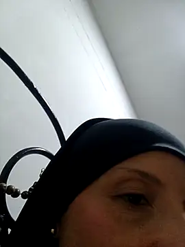 Aafsha  online show from 03/29/26, 10:48