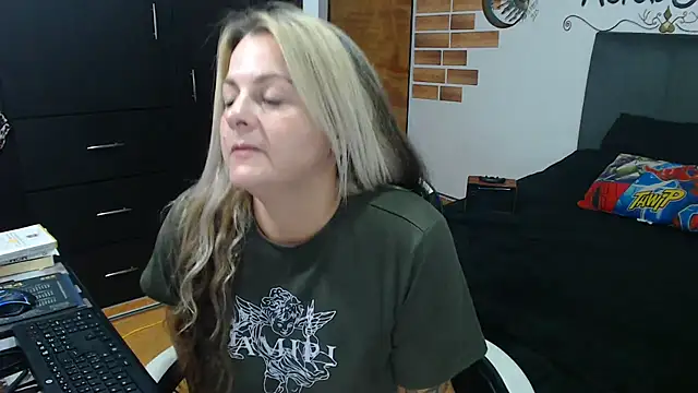 perlagoloza05 online show from 11/12/25, 03:18