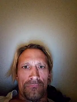 Snapshot of tg1312 chatting on 10/22/25, 02:45 tg1312 online show from 10/22/25, 02:45