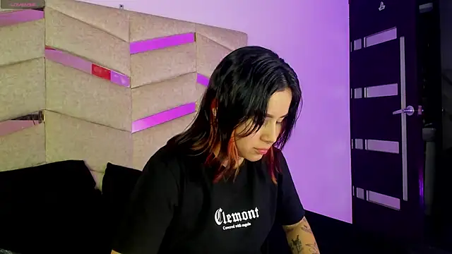 Nixielee  online show from 10/23/25, 07:12