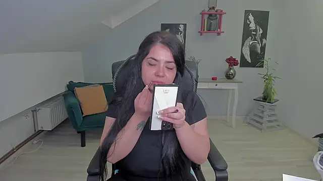 Snapshot of DennysseCharm chatting on 10/13/25, 03:28 DennysseCharm online show from 10/13/25, 03:28