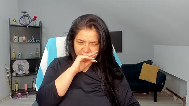 Snapshot of DennysseCharm chatting on 10/14/25, 03:29 DennysseCharm online show from 10/14/25, 03:29