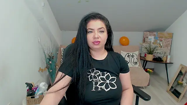 Snapshot of DennysseCharm chatting on 10/28/25, 07:38 DennysseCharm online show from 10/28/25, 07:38