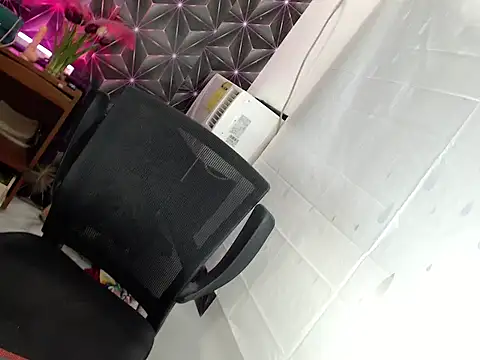 Hot chely online show from 10/24/25, 10:39