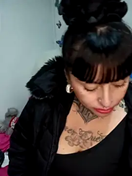 Snapshot of Skarletk chatting on 10/16/25, 10:55 Skarletk online show from 10/16/25, 10:55