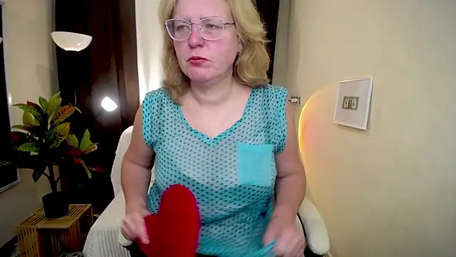 VestaWoody online show from 10/08/25, 06:11