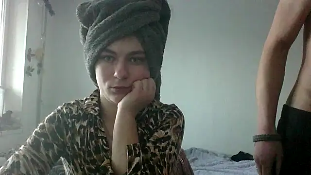 Snapshot of Twolatte1520 chatting on 02/04/26, 10:43 Twolatte1520 online show from 02/04/26, 10:43