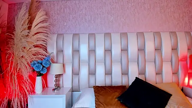 Lizzi hotman online show from 10/24/25, 01:18