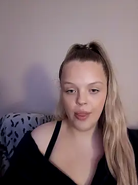 Snapshot of AuroraMaexox chatting on 10/04/25, 09:46 AuroraMaexox online show from 10/04/25, 09:46