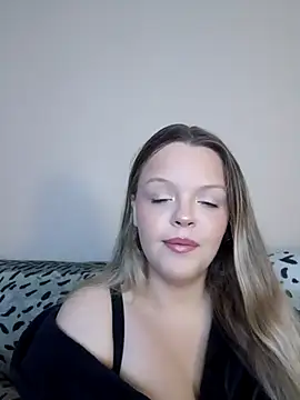 Snapshot of AuroraMaexox chatting on 10/05/25, 08:18 AuroraMaexox online show from 10/05/25, 08:18