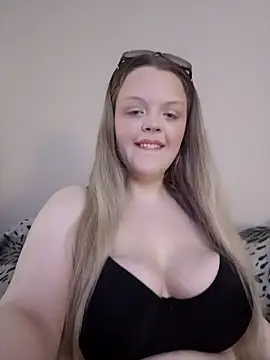 Snapshot of AuroraMaexox chatting on 10/08/25, 12:58 AuroraMaexox online show from 10/08/25, 12:58