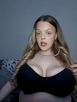 Snapshot of AuroraMaexox chatting on 10/18/25, 08:09 AuroraMaexox online show from 10/18/25, 08:09