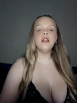 Snapshot of AuroraMaexox chatting on 10/19/25, 09:59 AuroraMaexox online show from 10/19/25, 09:59