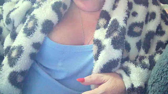 Playful MILF Demi online show from 02/07/26, 10:08