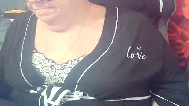 Playful MILF Demi online show from 03/08/26, 10:57