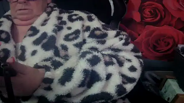 Playful MILF Demi online show from 03/12/26, 02:23