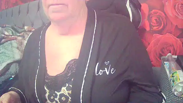 Playful MILF Demi online show from 03/21/26, 11:08