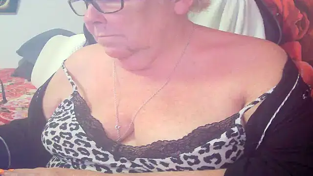 Snapshot of Playful_MILF_Demi chatting on 04/25/26, 06:16 Playful MILF Demi online show from 04/25/26, 06:16