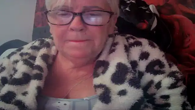 Snapshot of Playful_MILF_Demi chatting on 04/30/26, 09:30 Playful MILF Demi online show from 04/30/26, 09:30