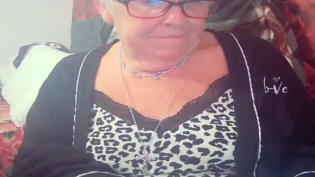 Snapshot of Playful_MILF_Demi chatting on 05/14/26, 11:00 Playful MILF Demi online show from 05/14/26, 11:00