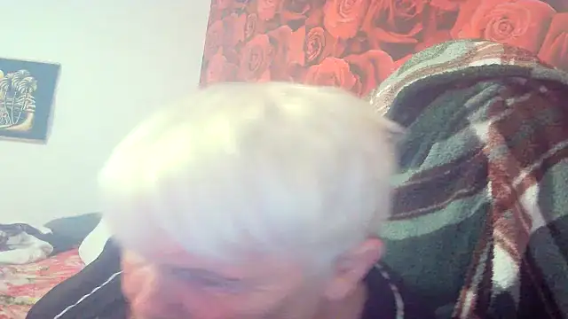 Snapshot of Playful_MILF_Demi chatting on 05/19/26, 08:15 Playful MILF Demi online show from 05/19/26, 08:15