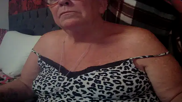 Snapshot of Playful_MILF_Demi chatting on 05/27/26, 09:23 Playful MILF Demi online show from 05/27/26, 09:23