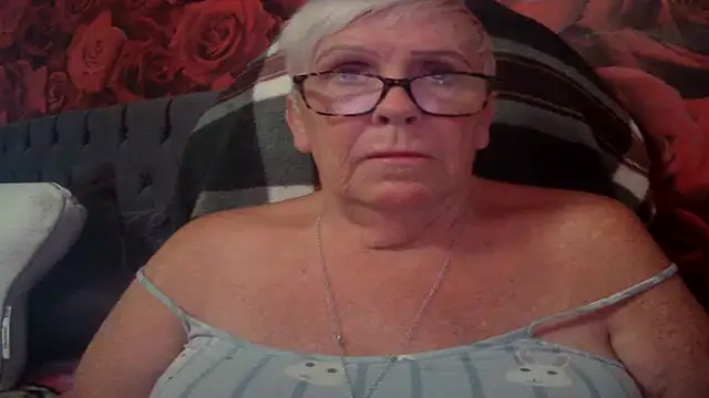 Snapshot of Playful_MILF_Demi chatting on 05/28/26, 06:49 Playful MILF Demi online show from 05/28/26, 06:49