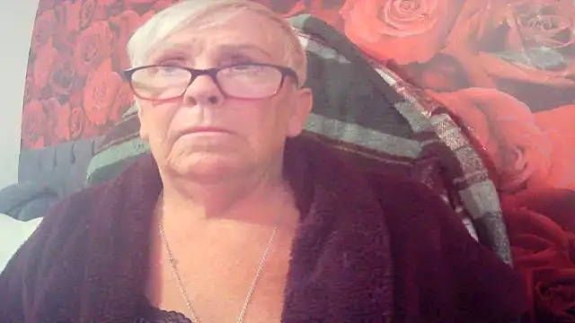 Snapshot of Playful_MILF_Demi chatting on 06/08/26, 08:48 Playful MILF Demi online show from 06/08/26, 08:48