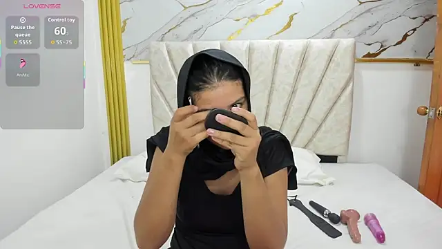 Yasmin nazer online show from 12/17/25, 07:20