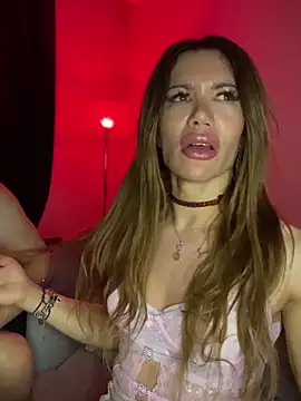 LyraEva online show from 10/10/25, 10:42