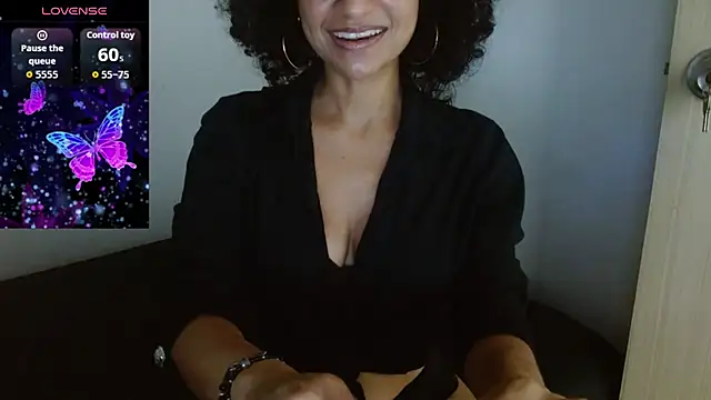 Snapshot of Seductress_Malia chatting on 06/25/26, 04:11 Seductress Malia online show from 06/25/26, 04:11