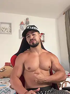 Ezzio Scolaro online show from 04/12/26, 11:21