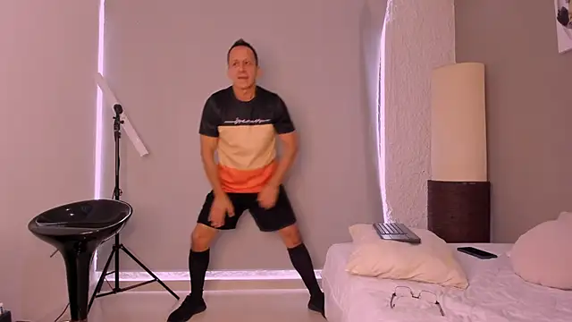  axelking  online show from 10/11/25, 12:04