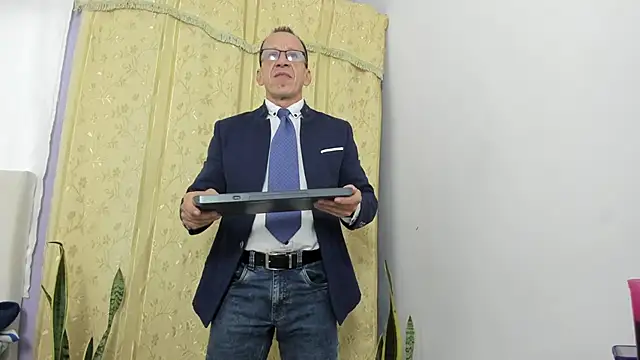  axelking  online show from 04/15/26, 11:39