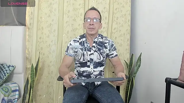 Snapshot of _axelking_ chatting on 07/08/26, 11:48 axelking online show from 07/08/26, 11:48