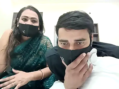 horny milf couple online show from 10/27/25, 05:17