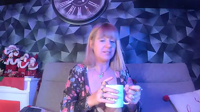 Delichieuse5 online show from 12/06/24, 08:40