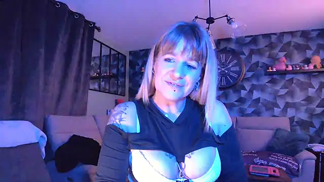 Delichieuse5 online show from 01/22/25, 09:10