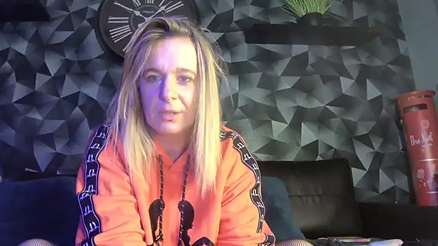 Delichieuse5 online show from 11/29/25, 09:07