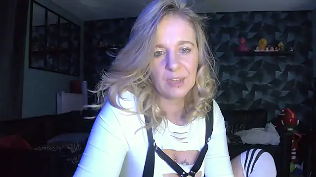 Delichieuse5 online show from 02/10/26, 08:35