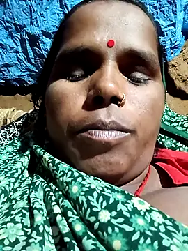 Snapshot of Janvi_tv chatting on 10/28/25, 02:42 Janvi tv online show from 10/28/25, 02:42