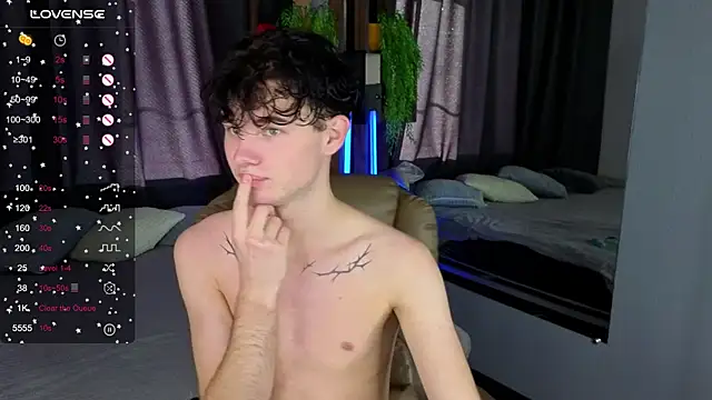 Cute Mike online show from 10/19/25, 06:14